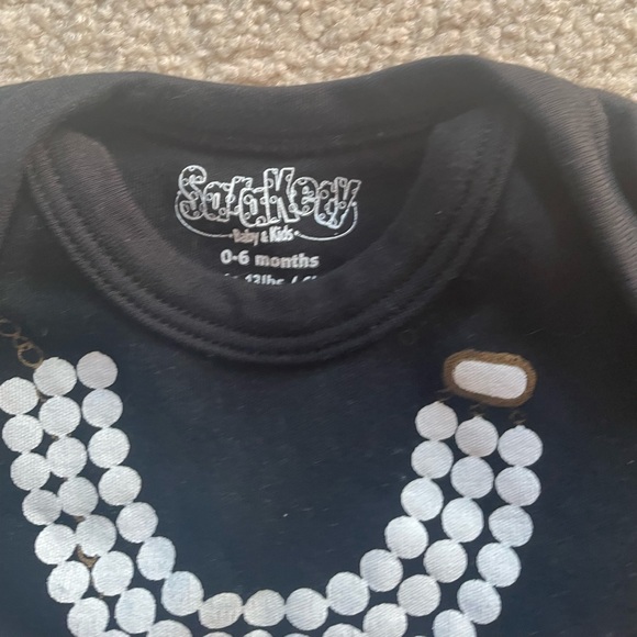 🌾 pearls & purse onesie - Picture 3 of 6